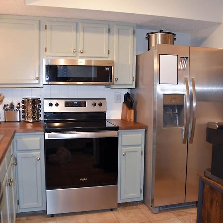 Appartamento Cozy Mountain Getaway! Mountain Views! 2 Bed, 2 Bath, Sleeps 6 Gatlinburg Esterno foto