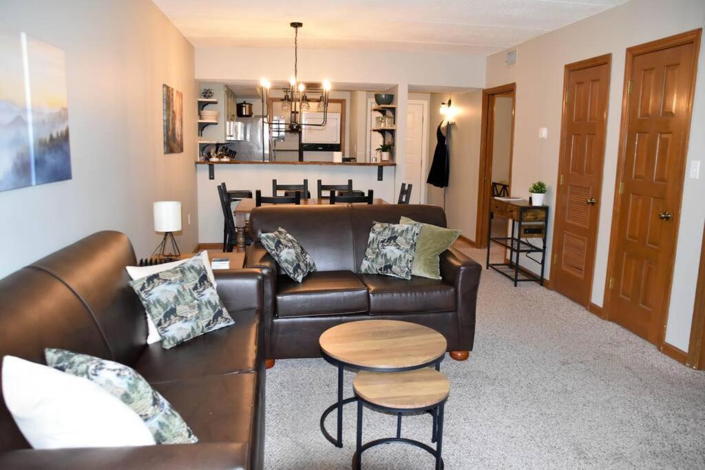 Appartamento Cozy Mountain Getaway! Mountain Views! 2 Bed, 2 Bath, Sleeps 6 Gatlinburg Esterno foto
