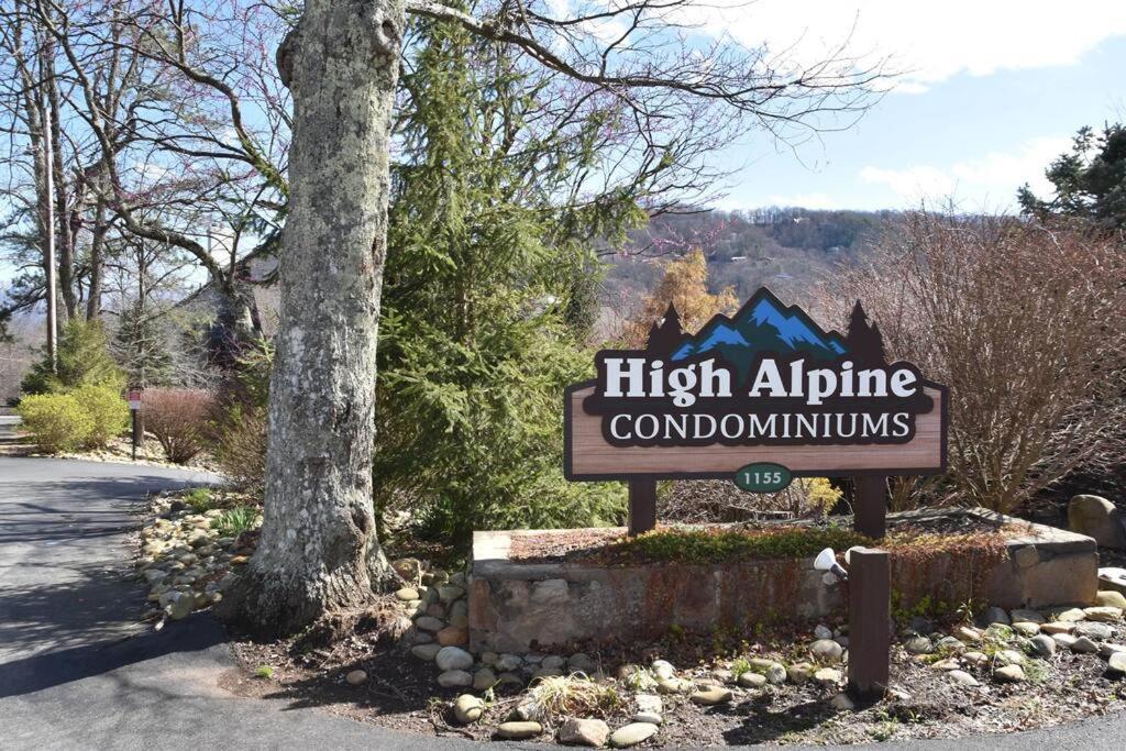 Appartamento Cozy Mountain Getaway! Mountain Views! 2 Bed, 2 Bath, Sleeps 6 Gatlinburg Esterno foto