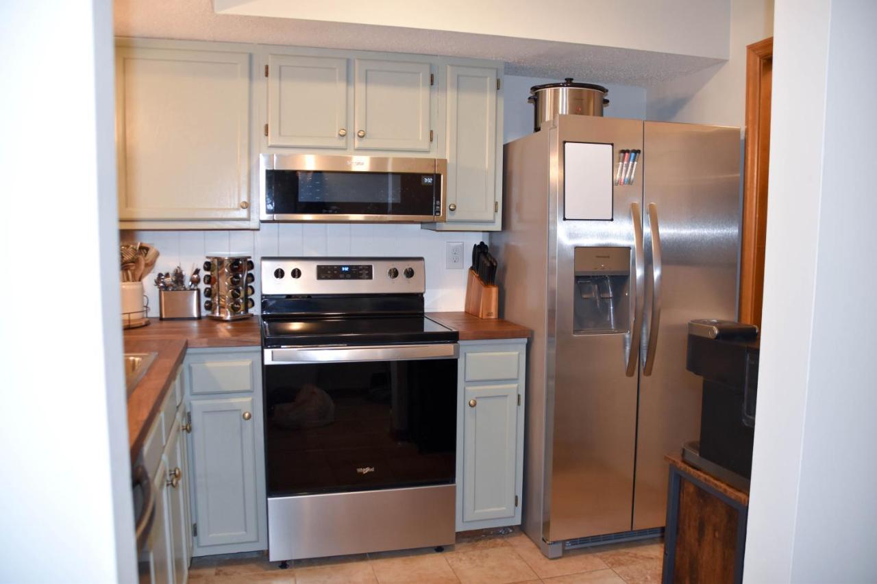 Appartamento Cozy Mountain Getaway! Mountain Views! 2 Bed, 2 Bath, Sleeps 6 Gatlinburg Esterno foto