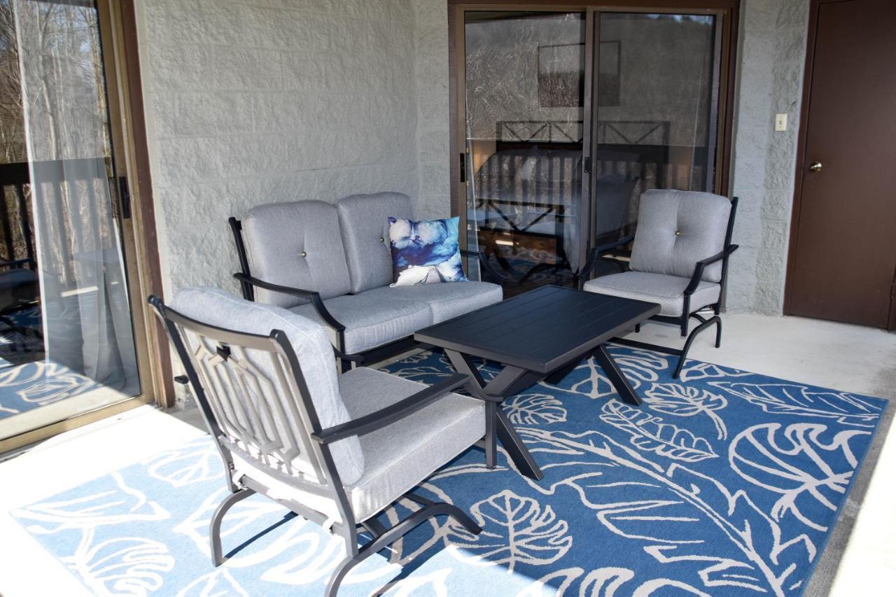 Appartamento Cozy Mountain Getaway! Mountain Views! 2 Bed, 2 Bath, Sleeps 6 Gatlinburg Esterno foto