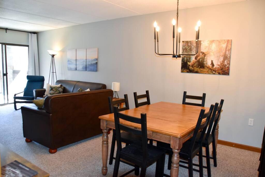 Appartamento Cozy Mountain Getaway! Mountain Views! 2 Bed, 2 Bath, Sleeps 6 Gatlinburg Esterno foto