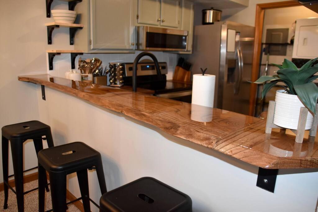 Appartamento Cozy Mountain Getaway! Mountain Views! 2 Bed, 2 Bath, Sleeps 6 Gatlinburg Esterno foto