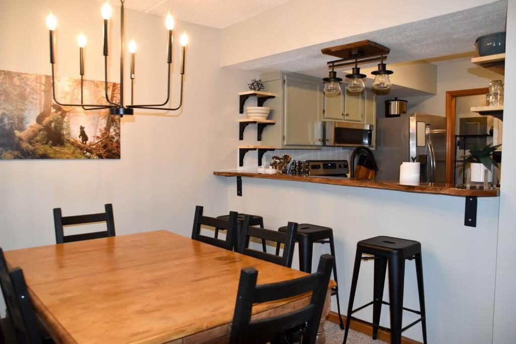 Appartamento Cozy Mountain Getaway! Mountain Views! 2 Bed, 2 Bath, Sleeps 6 Gatlinburg Esterno foto